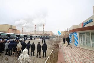 В Актау предприятию MAЭK вручили 20 автобусов В Актау предприятию MAЭK вручили 20 автобусов