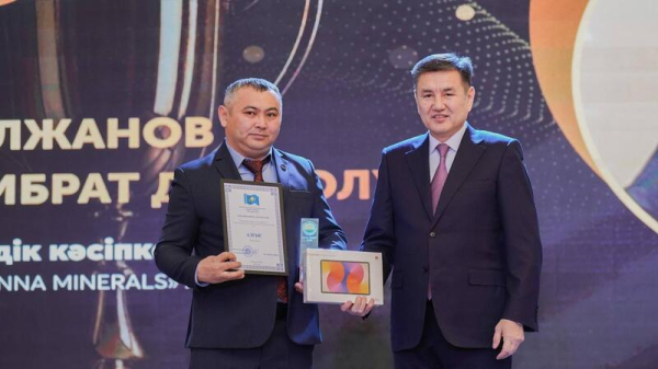 В Восточном Казахстане наградили профессионалов года В Восточном Казахстане наградили профессионалов года
