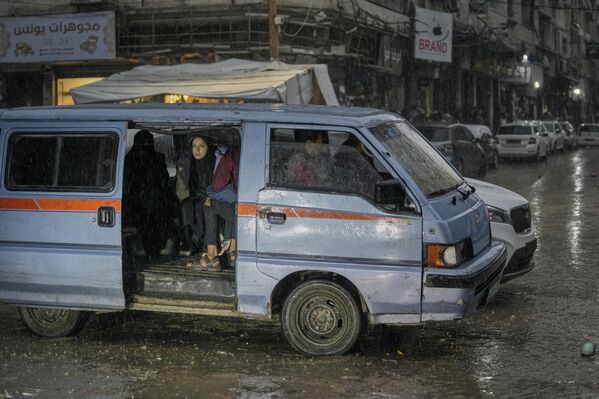 От заплыва памяти в Сиднее до фестиваля причесок в Нигерии: самые яркие фото недели От заплыва памяти в Сиднее до фестиваля причесок в Нигерии: самые яркие фото недели