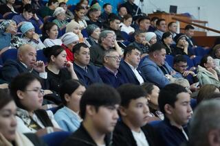 Аким Акмолинской области Марат Ахметжанов провел встречу с жителями Коргалжынского района Аким Акмолинской области Марат Ахметжанов провел встречу с жителями Коргалжынского района