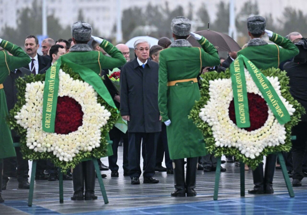 Международные проблемы должны решаться с учетом позиций всех стран - Путин