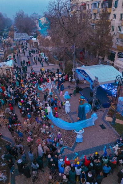 Театр под открытым небом и экоёлки: в Алматы прошёл новогодний фестиваль Театр под открытым небом и экоёлки: в Алматы прошёл новогодний фестиваль