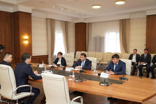 НУРАЛХАН КУШЕРОВ ВСТРЕТИЛСЯ С ГЛАВНЫМ ДИРЕКТОРОМ ПО ПРОИЗВОДСТВУ КОМПАНИИ &laquo;КАЗАТОМПРОМ&raquo;