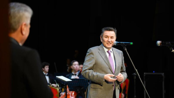 В ВКО состоялся концерт Заслуженного артиста РК Вячеслава Ткача