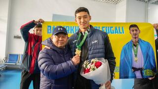 Восточноказахстанцы встретили победителя чемпионата мира в аэропорту Восточноказахстанцы встретили победителя чемпионата мира в аэропорту