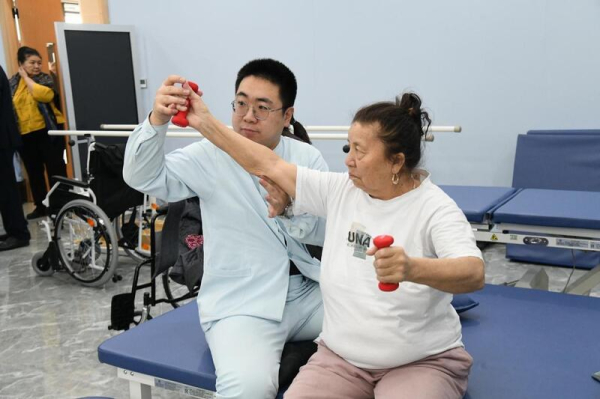 День открытых дверей для пожилых горожан провели в столичной клинике