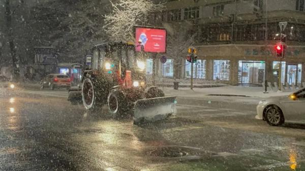 16 см снега выпало в Алматы, коммунальщики продолжают уборку города
16 см снега выпало в Алматы, коммунальщики продолжают уборку города