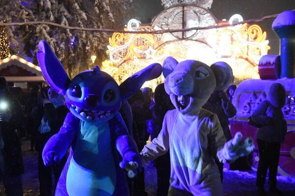 В Алматы зажгли главную новогоднюю елку