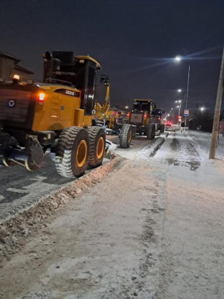 20 тысяч кубометров снега за сутки: столичные службы работают круглосуточно