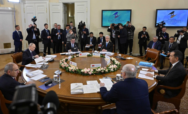 
Токаев принял участие в заседании Высшего Евразийского экономического совета в узком составе
