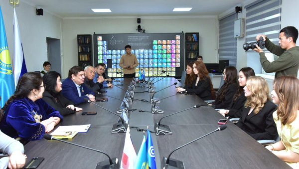 В Таразе вручены первые двойные дипломы выпускникам совместной программы РХТУ и Университета Дулати