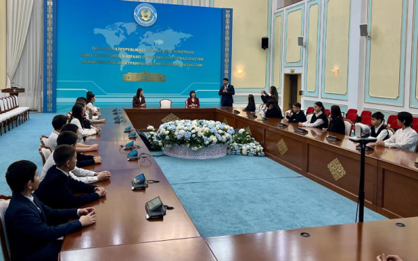 Школьникам города Косшы представили историю становления дипломатии независимого Казахстана