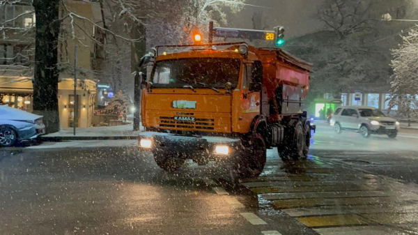 16 см снега выпало в Алматы, коммунальщики продолжают уборку города
16 см снега выпало в Алматы, коммунальщики продолжают уборку города