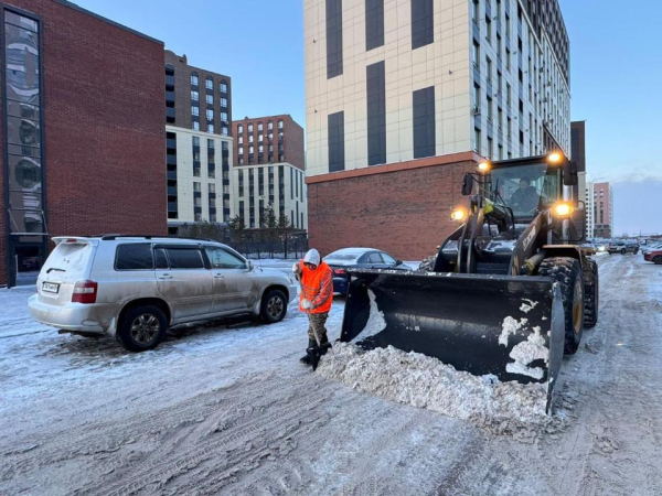 Сильный снегопад: коммунальные службы Астаны усилили работу Сильный снегопад: коммунальные службы Астаны усилили работу