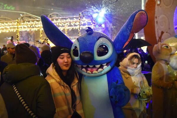 В Алматы зажгли главную новогоднюю елку