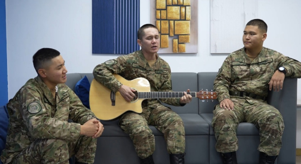 В армию со своей гитарой: история талантливого солдата В армию со своей гитарой: история талантливого солдата