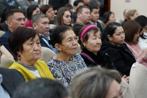 Аким Акмолинской области встретился с населением города Кокшетау