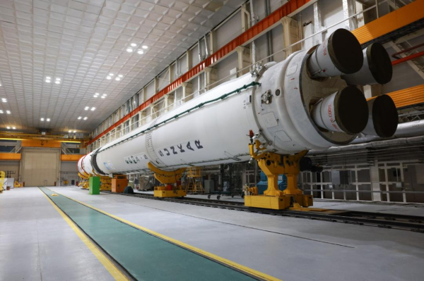 
Ракета "Союз 5/Сункар" проходит финальные проверки перед запуском с комплекса "Байтерек"
