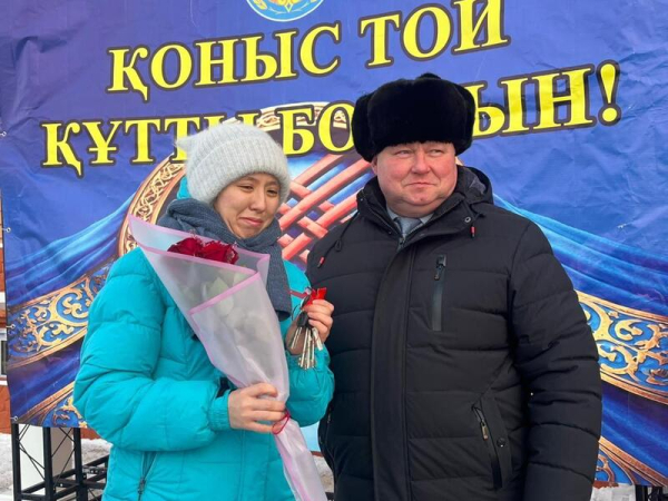 В Егиндыкольском районе вручили ключи от новых квартир