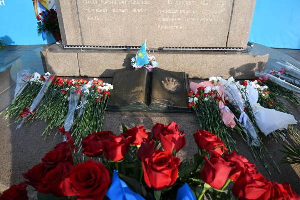 Память героев Независимости почтили в Алматы Память героев Независимости почтили в Алматы