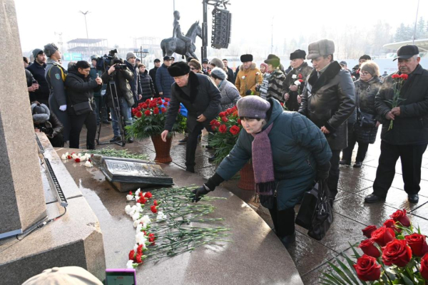 Память героев Независимости почтили в Алматы Память героев Независимости почтили в Алматы