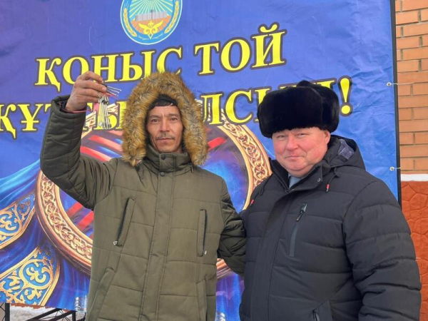 В Егиндыкольском районе вручили ключи от новых квартир