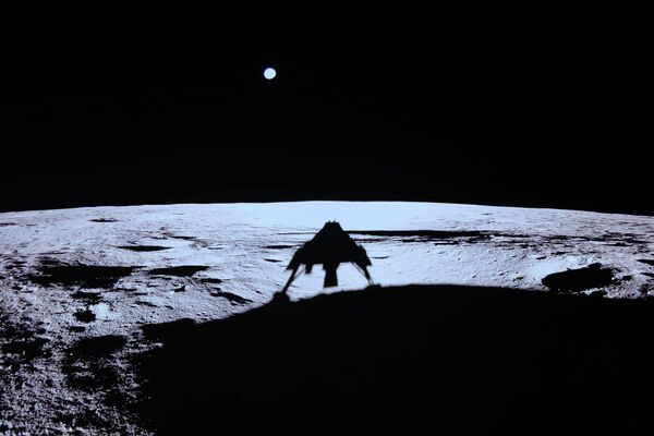 Межзвёздный объект 3I/ATLAS и туманность-бабочка: самые необычные космические фото - 2025