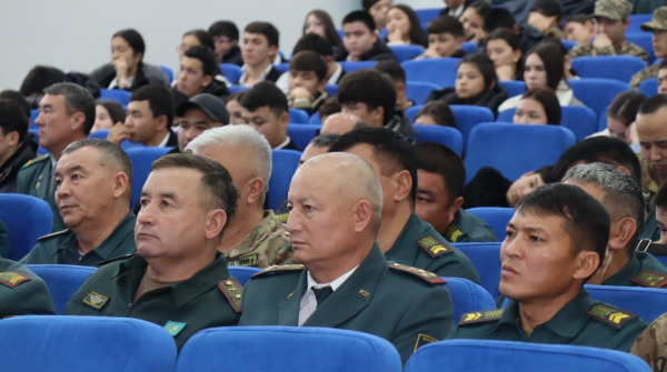 В Ленгере состоялась встреча школьников с представителями Военного колледжа