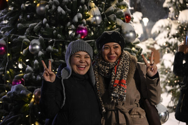 
Семь километров гирлянд: в Алматы зажгли главную новогоднюю ёлку
