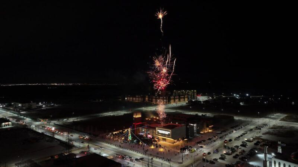 Первая елка в истории г. Косшы зажглась на городской площади