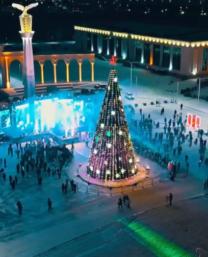 
Сияние зимы: как выглядят главные новогодние ёлки в городах Казахстана
