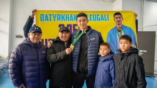 Восточноказахстанцы встретили победителя чемпионата мира в аэропорту Восточноказахстанцы встретили победителя чемпионата мира в аэропорту