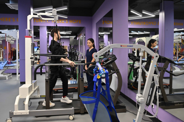 
Касым-Жомарт Токаев осмотрел Центр инклюзивного спорта
