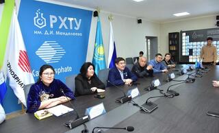 В Таразе вручены первые двойные дипломы выпускникам совместной программы РХТУ и Университета Дулати