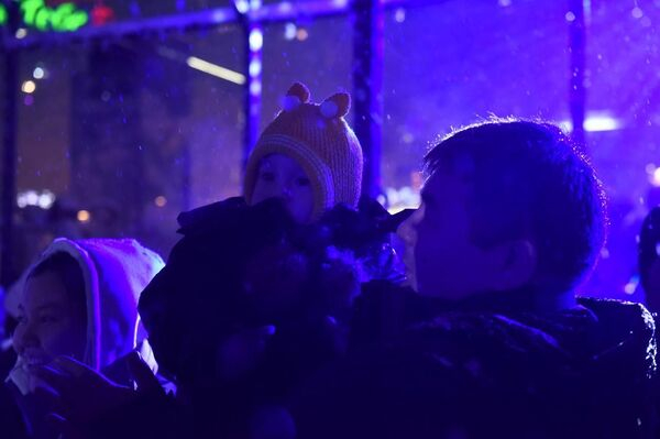 В Алматы зажгли главную новогоднюю елку