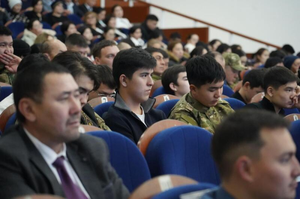 Аким Акмолинской области Марат Ахметжанов провел встречу с жителями Коргалжынского района Аким Акмолинской области Марат Ахметжанов провел встречу с жителями Коргалжынского района