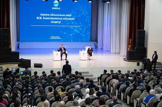 Аким Акмолинской области встретился с населением города Кокшетау