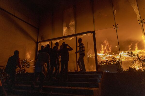 От заплыва памяти в Сиднее до фестиваля причесок в Нигерии: самые яркие фото недели От заплыва памяти в Сиднее до фестиваля причесок в Нигерии: самые яркие фото недели