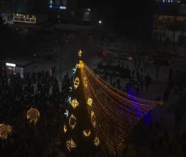 
Сияние зимы: как выглядят главные новогодние ёлки в городах Казахстана
