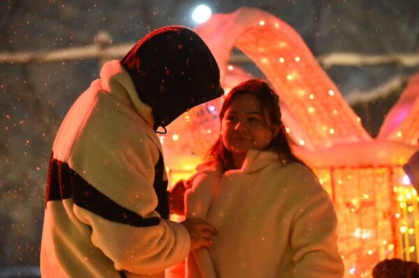 В Алматы зажгли главную новогоднюю елку