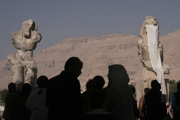 От заплыва памяти в Сиднее до фестиваля причесок в Нигерии: самые яркие фото недели От заплыва памяти в Сиднее до фестиваля причесок в Нигерии: самые яркие фото недели