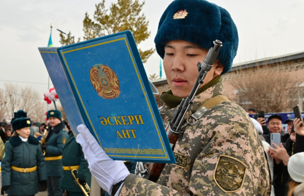 Более 60 солдат осеннего призыва присягнули на верность Казахстану