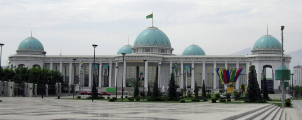 Международные проблемы должны решаться с учетом позиций всех стран - Путин