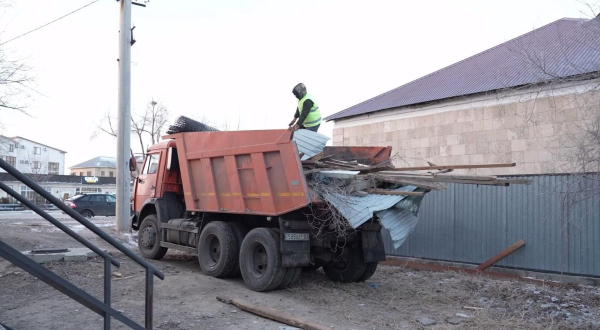 Непогода и закрытые дороги вынудили жителей Атырау пересесть с автомобилей в поезд Непогода и закрытые дороги вынудили жителей Атырау пересесть с автомобилей в поезд