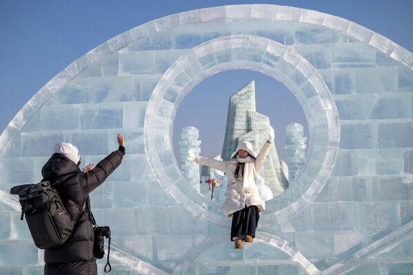 Самый большой снеговик в Азии и другие эффектные фото ледового парка в Харбине 
