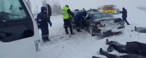 Водитель пассажирского автобуса погиб при столкновении с грузовиком в Абайской области  