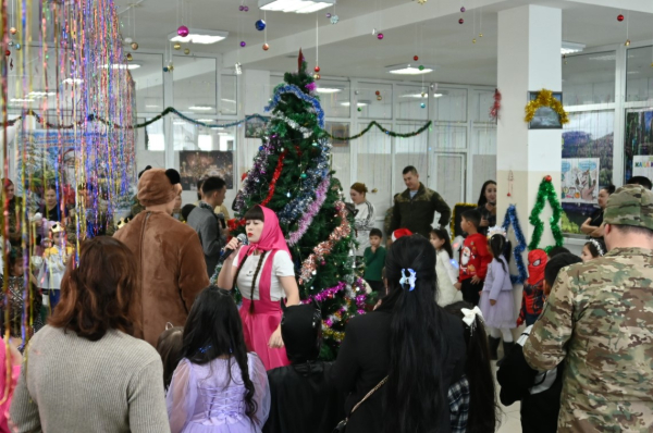 Новогодний праздник для детей военных объединил семьи Конаевского гарнизона