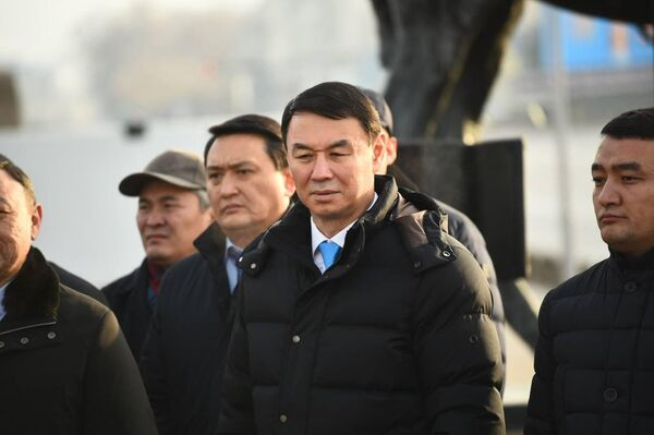 К Монументу Независимости торжественно возложили цветы в Алматы 