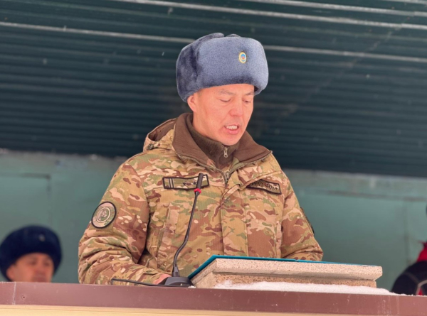 В Усть-Каменогорске молодым  военнослужащим выдали боевое оружие