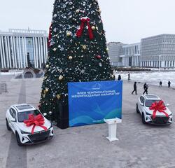 АКИМ ТУРКЕСТАНСКОЙ ОБЛАСТИ НАГРАДИЛ ЧЕМПИОНА И ПРИЗЕРА ЧЕМПИОНАТОВ МИРА И ВРУЧИЛ ИМ АВТОМОБИЛИ